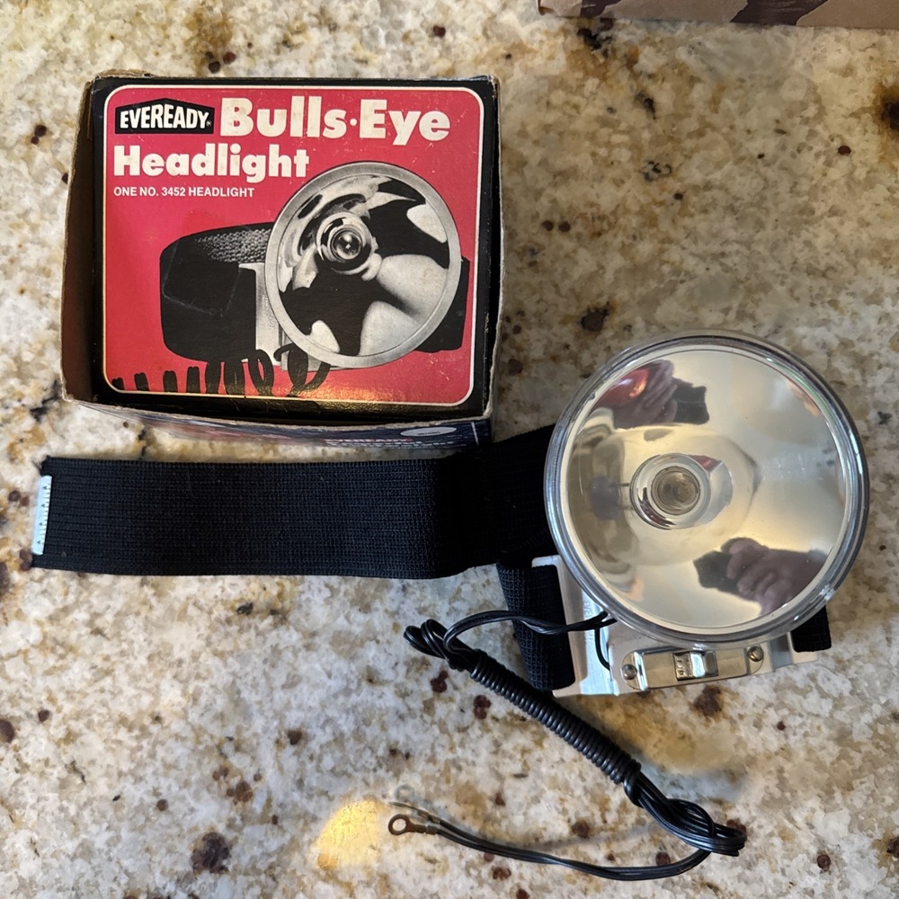 Vintage Eveready Bulls-Eye Headlight 3452 Headlamp Union Carbide NY USA NOS Prop